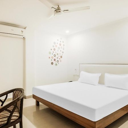 Collection O Sapphire Hotel Chandigarh Exterior photo
