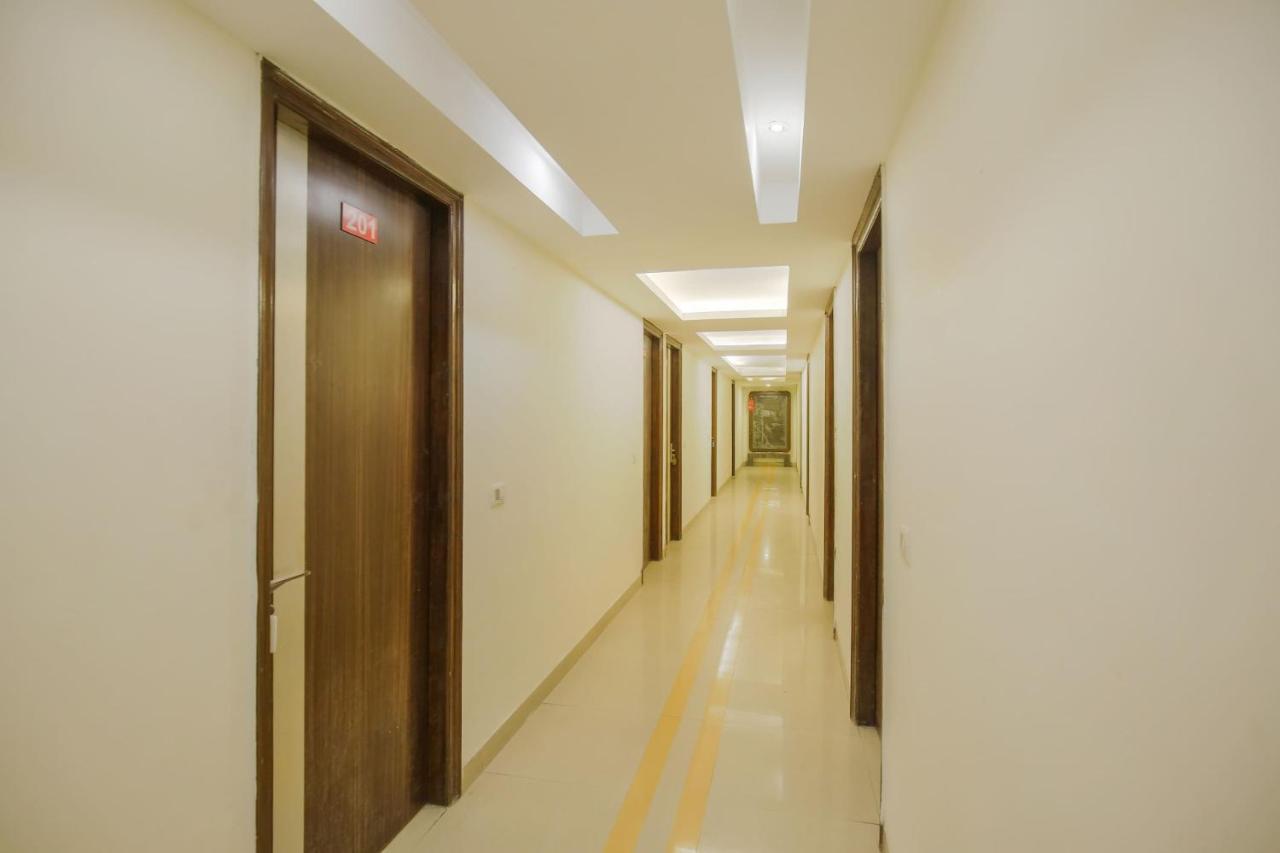Collection O Sapphire Hotel Chandigarh Exterior photo