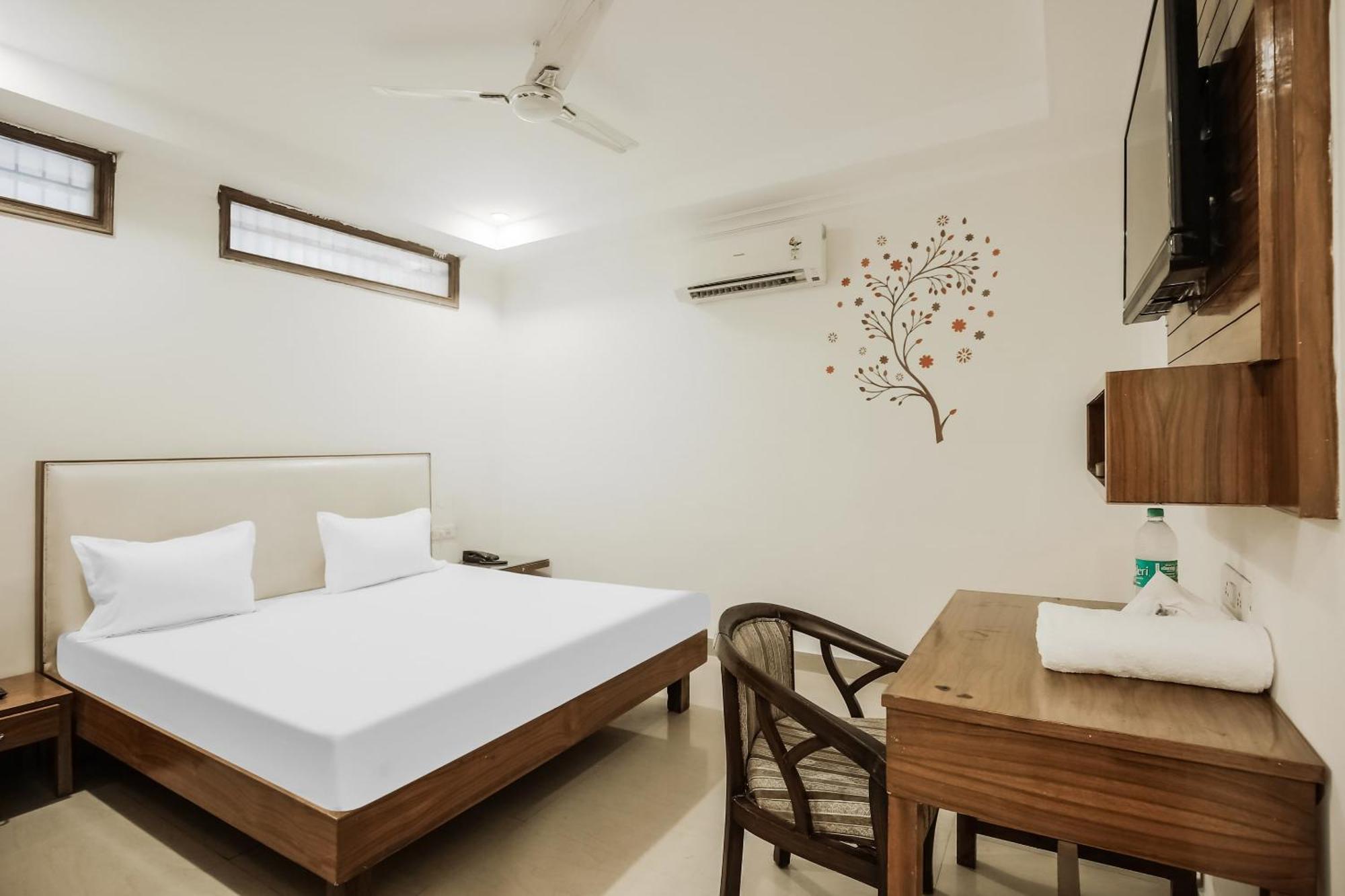 Collection O Sapphire Hotel Chandigarh Exterior photo
