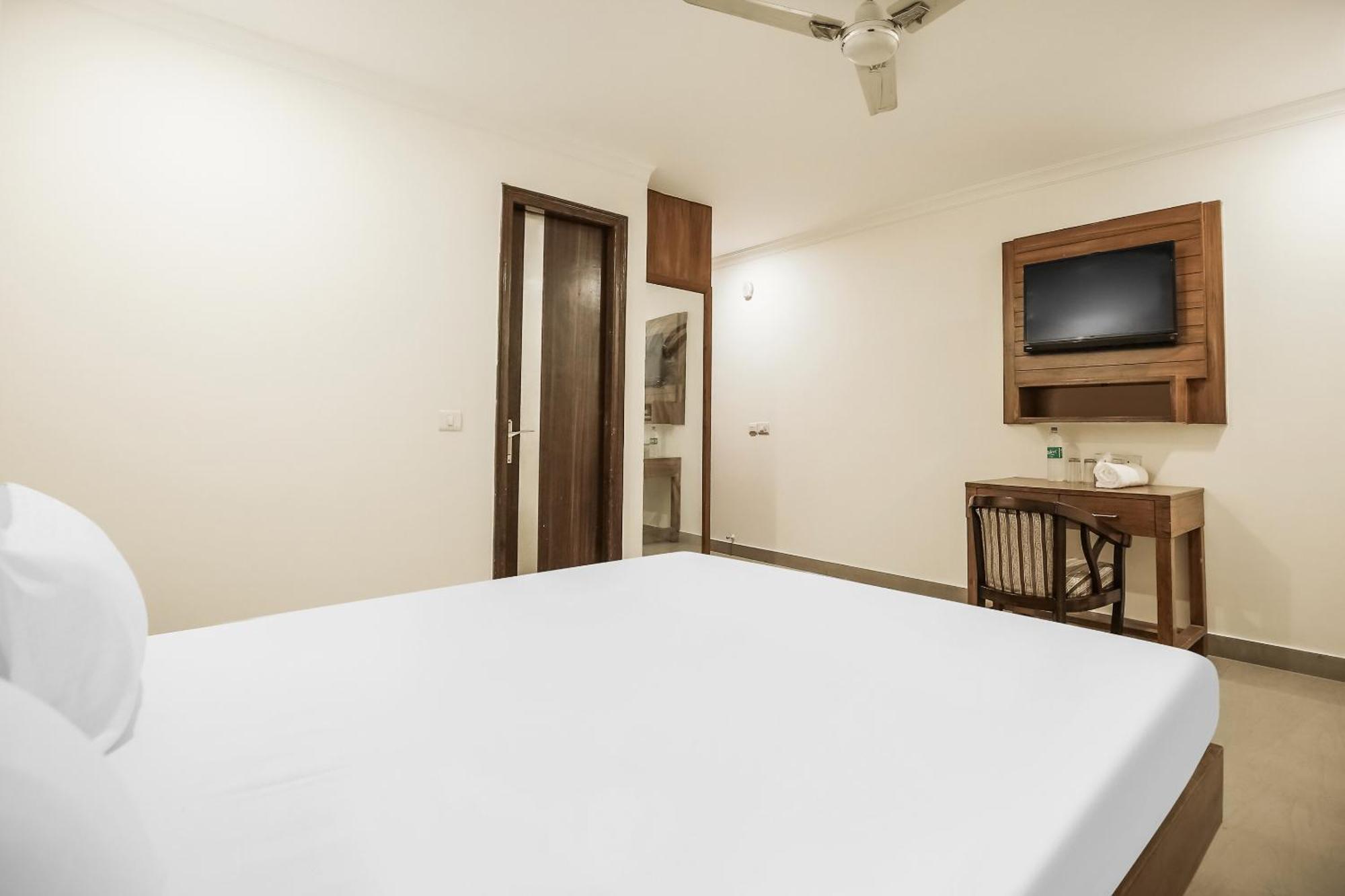 Collection O Sapphire Hotel Chandigarh Exterior photo