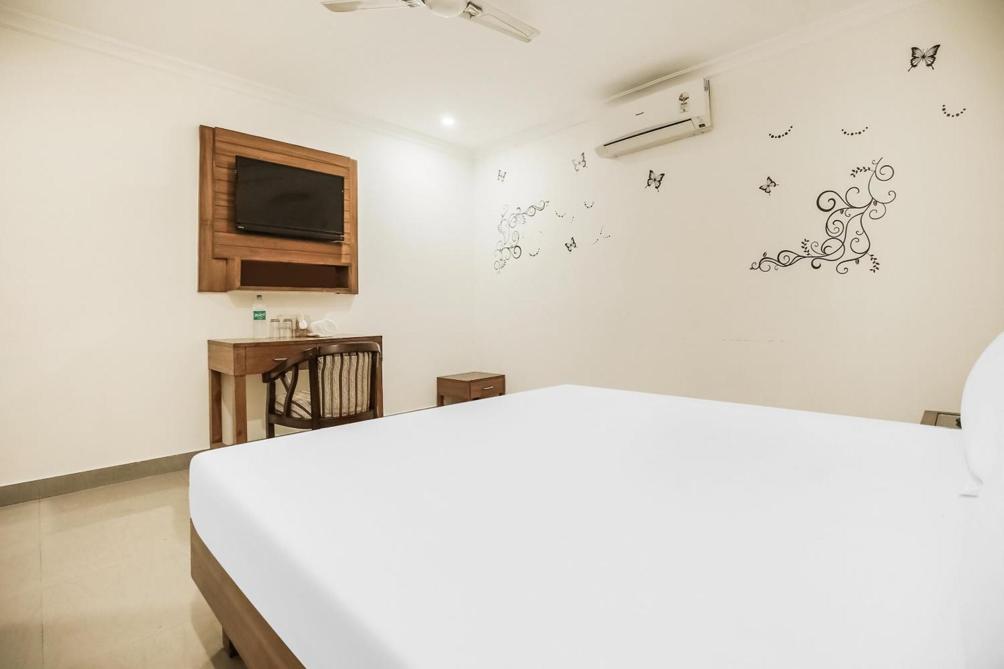 Collection O Sapphire Hotel Chandigarh Exterior photo